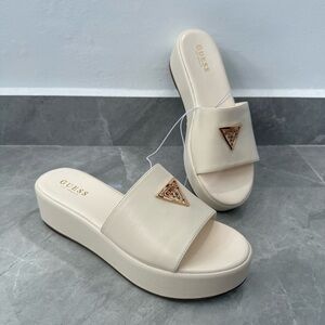 NWOT Women’s Guess Logo Platform Slip On Open Toe Sandals Size 10